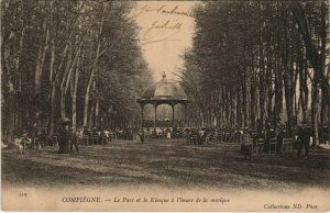 CPA compiegne the park and the gazebo a l'heure de la musique (1207636) 