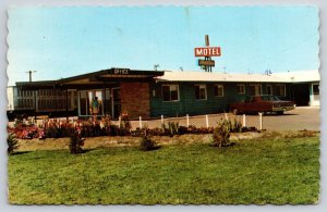 Roadside~Saskatoon Saskatchewan Canada~Trav-A-Leer Motel~Office~Sign~Car~1987 PC
