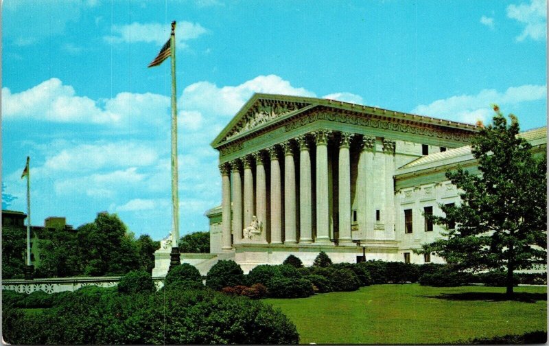 Front US Supreme Court Building Washington DC WA Flags Vintage Postcard UNP DB 