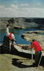 Washington DRY FALLS STATE PARK Viewfinder Woman c1950s Vintage Postcard