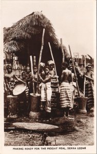 PC SIERRA LEONE, MAKING READY FOR THE MIDDAY MEAL, Vintage Postcard (b44266)