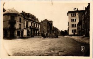 CPA MIRECOURT - La Place Thiers et le Monument aux Morts (456250)