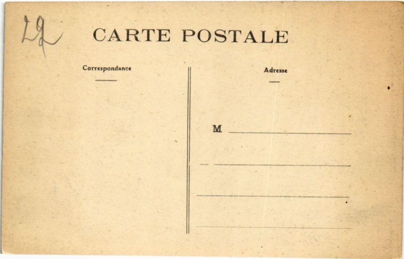 CPA GUINGAMP La Place du Centre (1295085)