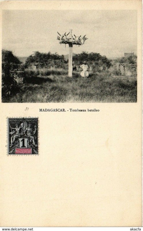 CPA AK Tombeaux betsileo MADAGASCAR (819129)