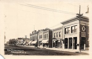 J17/ Windom Minnesota RPPC Postcard c1910 10th Street West Stores  105