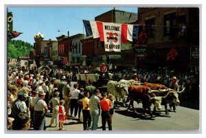 Postcard SD Deadwood South Dakota Days Of 76 Parade Signs Storefronts Longhorns