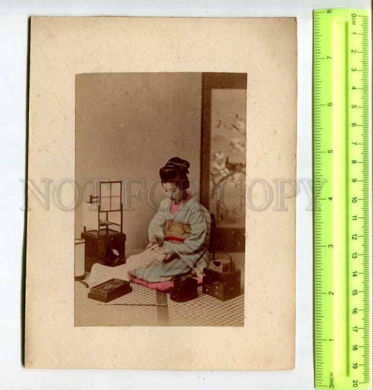 294426 JAPAN Geisha girl writes Yokohama chrysanthemum garden two PHOTOS