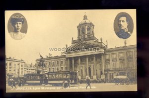 r4017 - The Royal Palace in Brussels with Royal Couple insets -No.10  - postcard