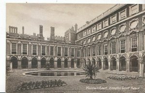 Middlesex Postcard - Fountain Court - Hampton Court Palace     ZZ3558