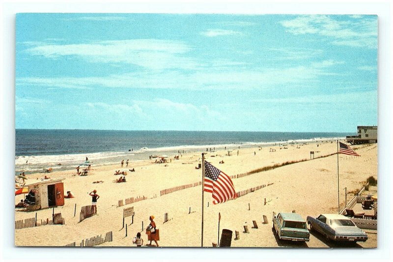 Postcard DE Fenwick Island Greetings Showing Beach and Bathers G16