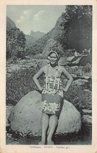 GIRL WOMAN TAHITI POSTCARD (c. 1920s)