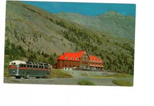 Columbia Icefield Chalet, Wicox Pick, Banff, Alberta, Bus