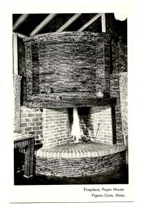 MA - Pigeon Cove. The Paper House, Fireplace