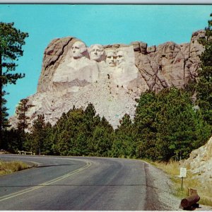 1959 Black Hills, SD Approach Mt. Rushmore Memorial Roadside Gutzon Borglum A222