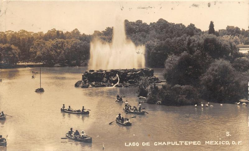 Mexico City~Lago De Chapultepec (Bosque de Chapultepec)~Canoes~Fountain~'46 RPPC