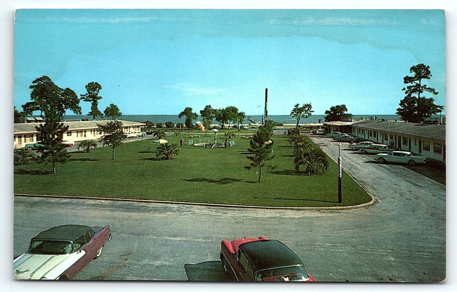 1950s Long Beach Mississippi Holiday INN on the Gulfold Cars Postcard
