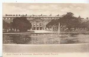 Middlesex Postcard - East Front & Fountain - Hampton Court Palace    ZZ3559