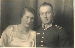 B559 German military couple souvenir photographic postcard
