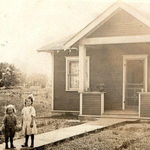 c1910s Iowa Cute Girls House RPPC Photo Central Post Card Outhouse Waterloo A77