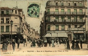 CPA TROYES - La Rue de la République et de l'Hotel de Ville (71829)