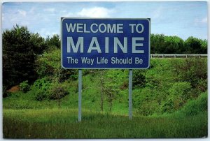 Postcard - Wonderful Sign greets folks entering Maine by car - Maine