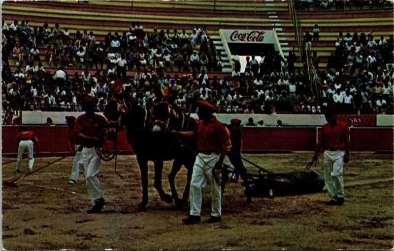 El Arrastre Final De Una Faena De Toros Postcard VTG UNP Vintage Unused