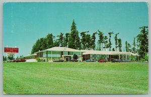 Portland Oregon~Sweetbrier Inn Motor Hotel~Restaurant~Having a Ball~c1970 PC