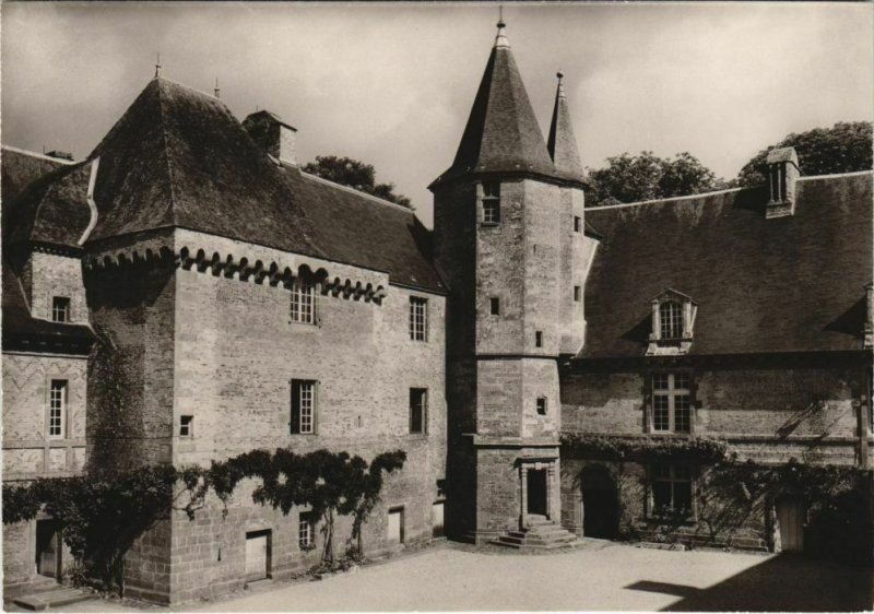 CPA Carrouges Le Chateau FRANCE (1054067)