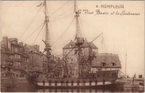 CPA HONFLEUR Le Vieux Bassin et la Lieutenance (1229775)