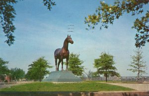 PC6882 MAN-O-WAR STATUE AT THE FARAWAY FARMS, KY