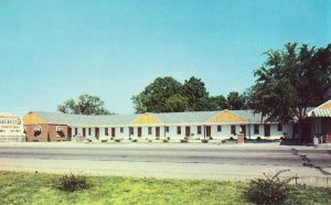 Ambassador Motor Court - Cave City, Kentucky Postcard