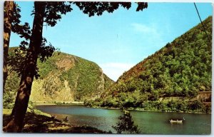 Postcard - The Delaware Water Gap, Pennsylvania & New Jersey, USA