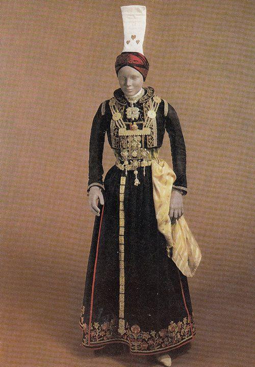 1930s Iceland Bridal Fashion Costume London Museum Postcard