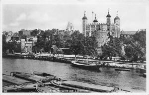 B86035 ship bateaux tower of  london uk