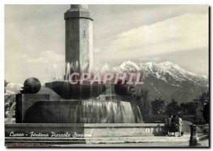 Postcard Modern Cuneo Fontana Piazzale Stazione