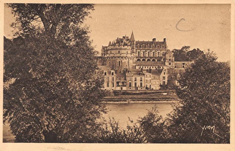 B105085 France Le Chateau d'Amboise vu des Bords de la Loire