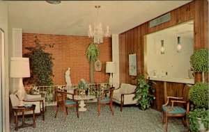 Richmond Virginia Quality Inn Lobby Interior View Dobbs House Postcard T18