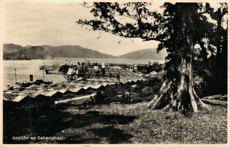 Indonesia Gezicht op de Sabangbai Atjeh Sabang Harbour RPPC 06.23