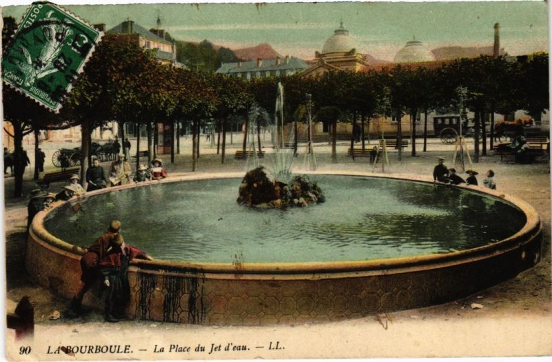 CPA La Bourboule La Place du Jet d'eau FRANCE (1302735)