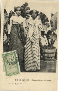 PC MADAGASCAR, DIEGO SUAREZ, TOILETTE FEMME MALGACHE, Vintage Postcard (b38021)