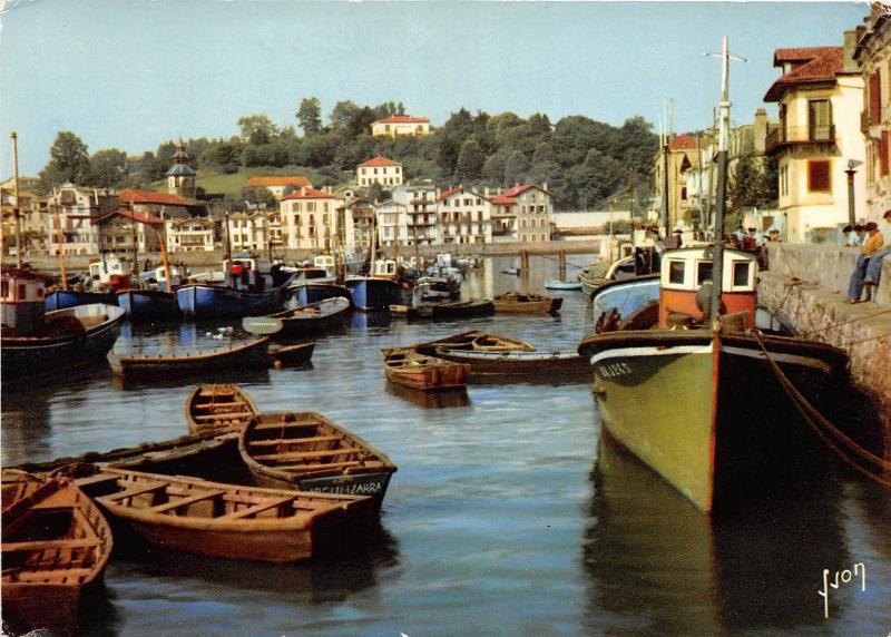 BR16099 Le Port de pecheurs et le village de Ciboure ship bateaux  france