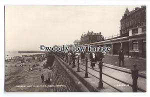 tq0115 - Yorks - Parade, Shelters at South Side Beach, in Bridlington - postcard