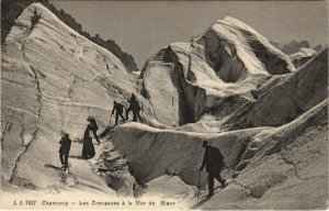 CPA J. J. 7827 CHAMONIX Les Crevasses a la Mer de Glace (124509)