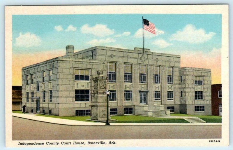 2 Postcards BATESVILLE, AR ~ Independence County COURT HOUSE & Methodist Church