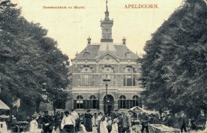 Netherlands Gemeentehuis en Markt Apeldoorn 03.22