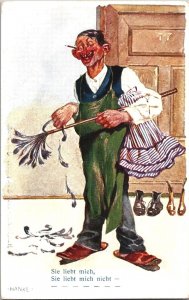 Hanke Comic Cleaning Men Sie Liebt Mich Funny Vintage Postcard 09.54