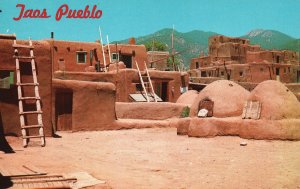 Vintage Postcard Indian Baking Ovens Taos Pueblo in Pueblo Proper New Mexico NM