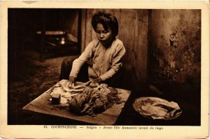 CPA AK VIETNAM SAIGON - Jeune fille Annamite lavant du linge (321285)