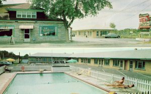 Pool, Falls Manor Motel and Restaurant - Niagara Falls, Canada Postcard
