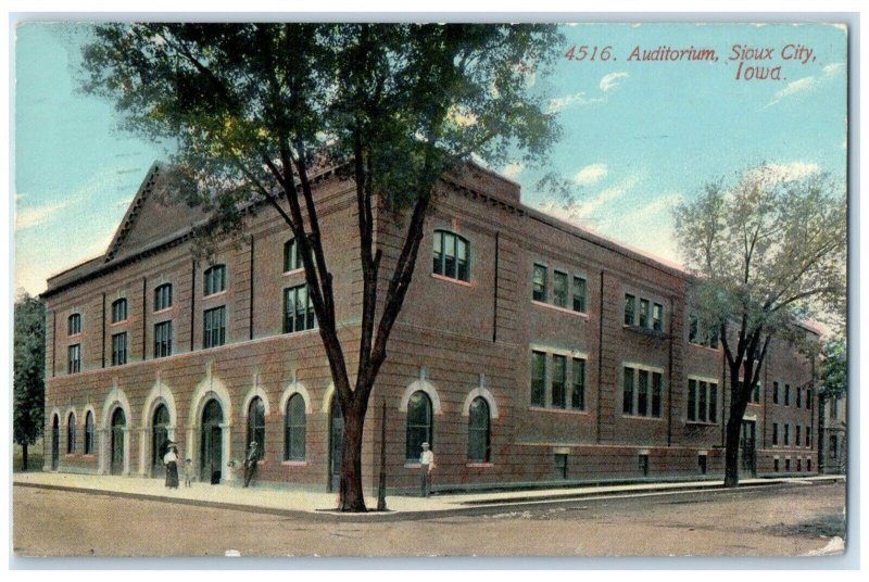 1913 Auditorium Building Street View Sioux City Iowa IA Posted Antique Postcard